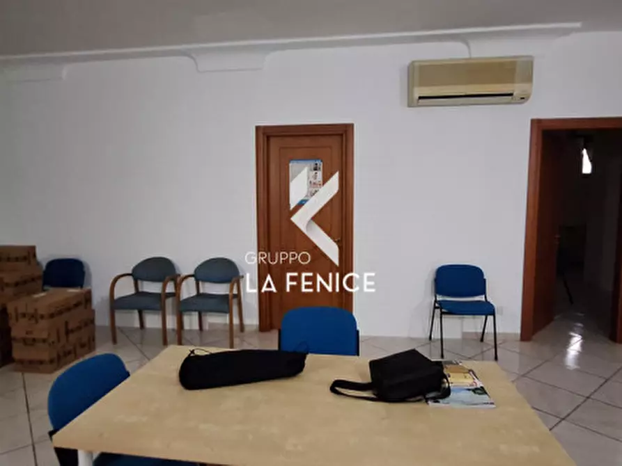 Immagine 29 di Attività commerciale in vendita  in viale Toledo a Fasano