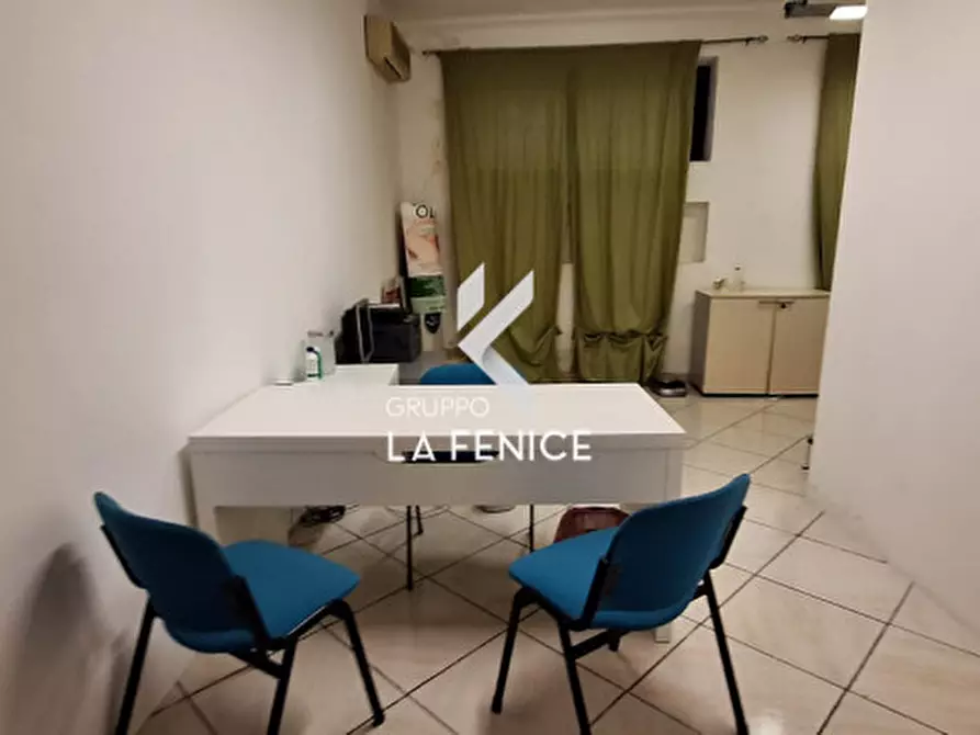 Immagine 35 di Attività commerciale in vendita  in viale Toledo a Fasano