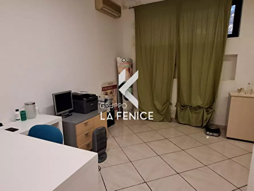 Immagine 36 di Attività commerciale in vendita  in viale Toledo a Fasano