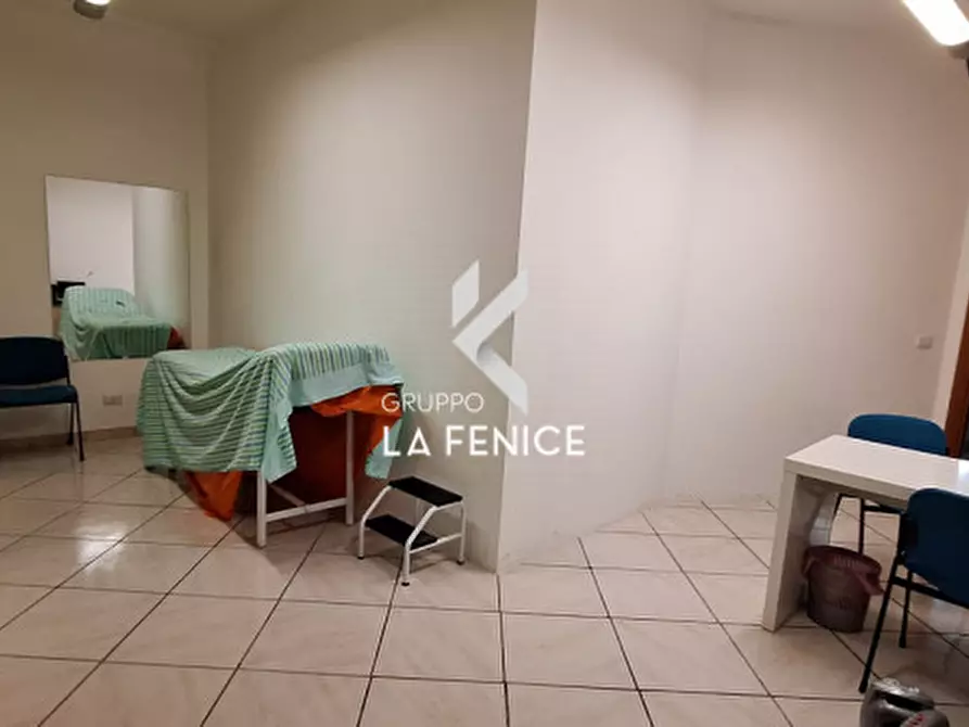 Immagine 37 di Attività commerciale in vendita  in viale Toledo a Fasano