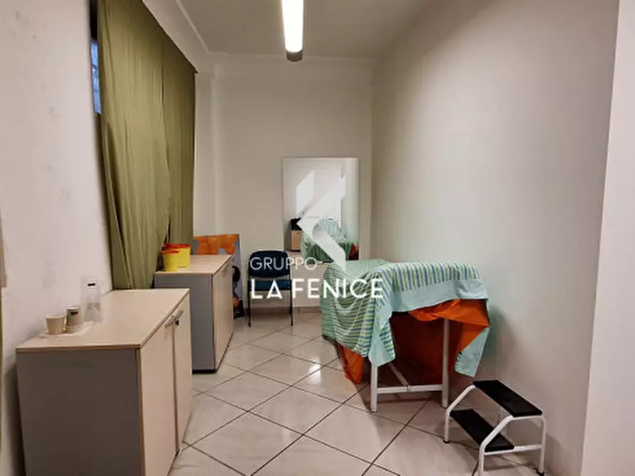 Immagine 38 di Attività commerciale in vendita  in viale Toledo a Fasano