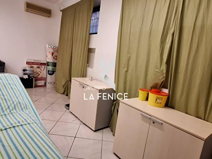 Immagine 41 di Attività commerciale in vendita  in viale Toledo a Fasano