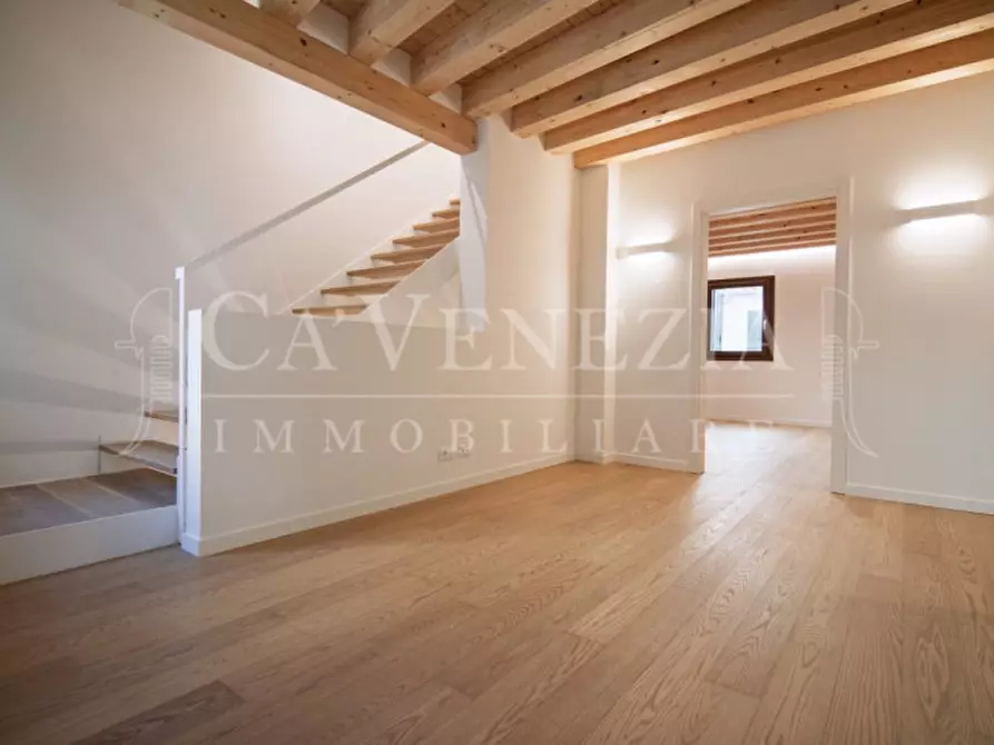 Immagine 1 di Casa indipendente in vendita  a Venezia