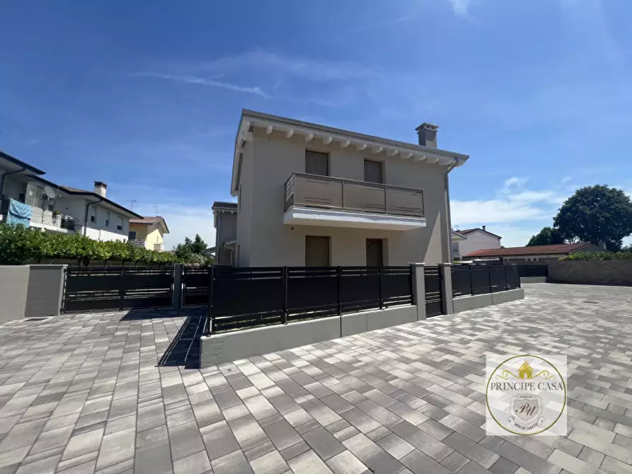 Immagine 1 di Casa bifamiliare in vendita  in Via Don Garbin a Borgo Veneto