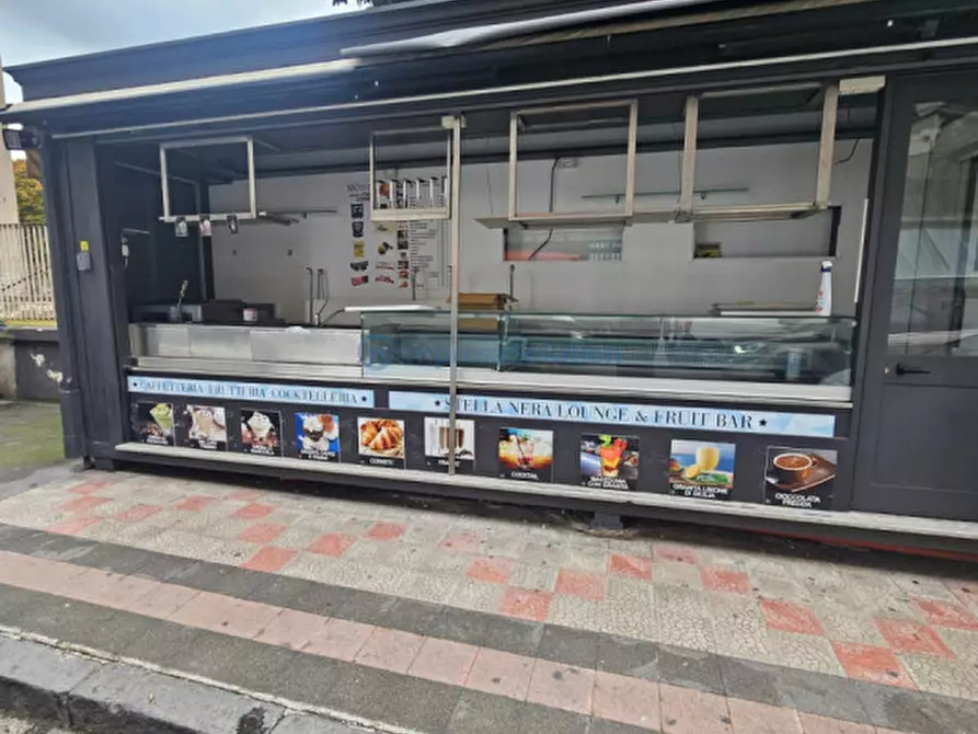 Immagine 9 di Attività commerciale in affitto  in Viale Cavalleggeri a Napoli