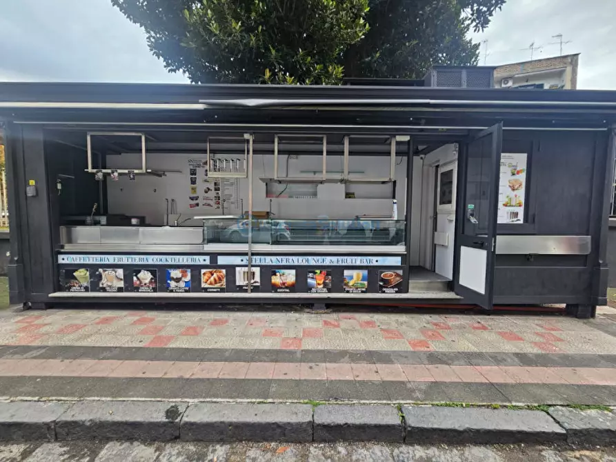 Immagine 10 di Attività commerciale in affitto  in Viale Cavalleggeri a Napoli