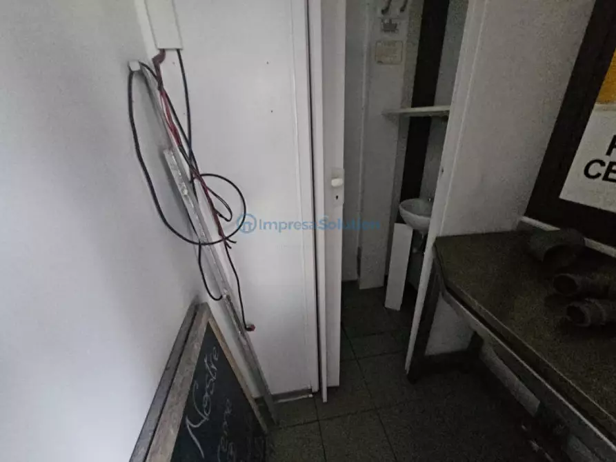 Immagine 18 di Attività commerciale in affitto  in Viale Cavalleggeri a Napoli