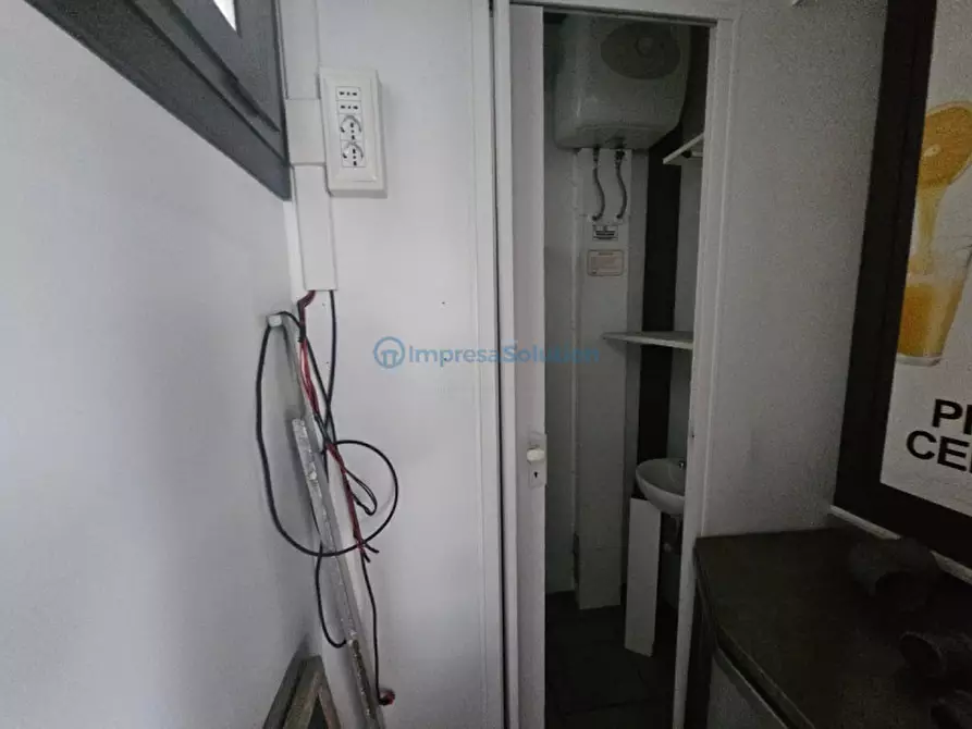 Immagine 20 di Attività commerciale in affitto  in Viale Cavalleggeri a Napoli