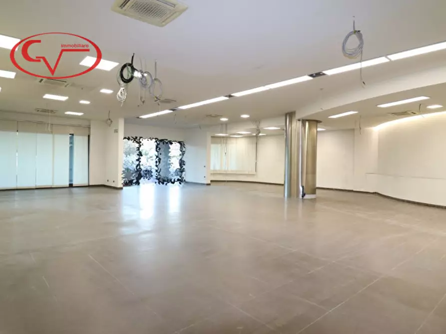 Immagine 3 di Negozio in affitto  a San Giovanni Valdarno