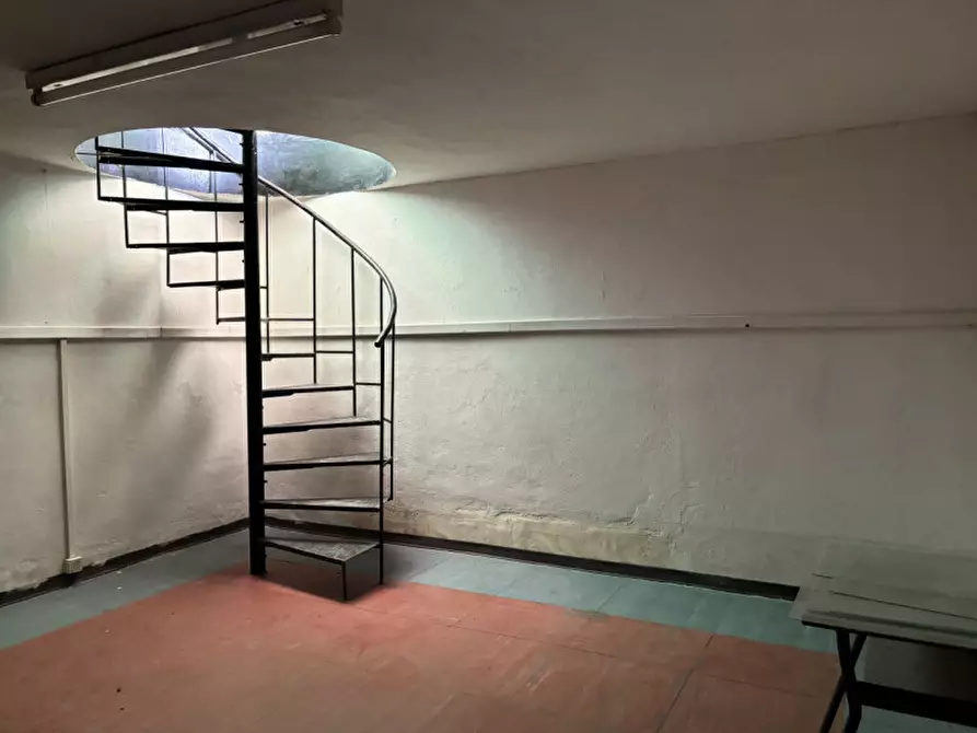 Immagine 25 di Negozio in vendita  in Via Gramsci a Sissa Trecasali