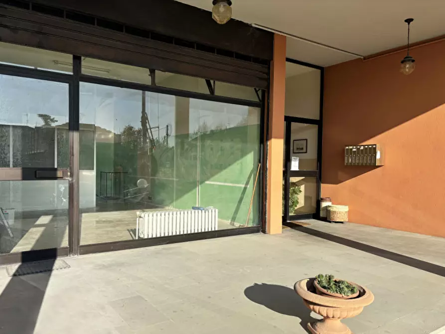 Immagine 28 di Negozio in vendita  in Via Gramsci a Sissa Trecasali