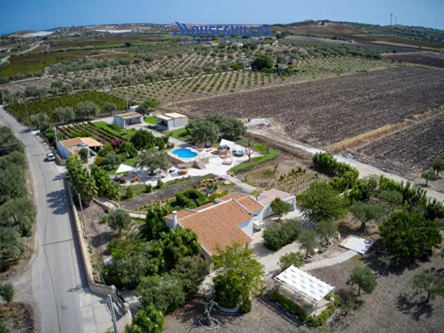 Immagine 1 di Villa in vendita  in bonivini a Noto