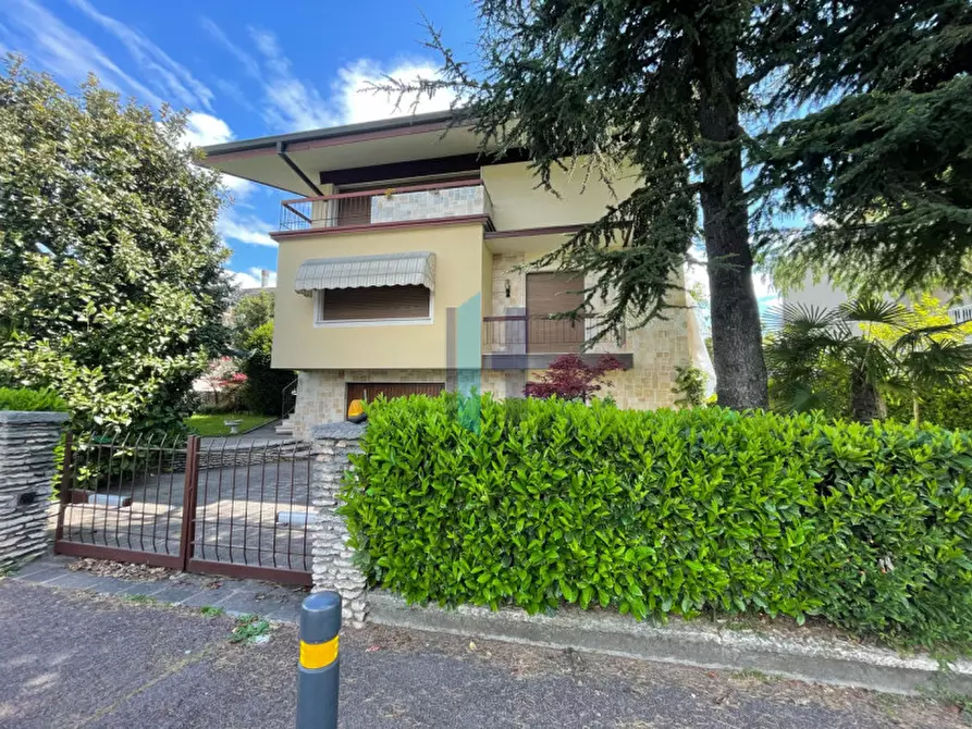 Immagine 1 di Villa in vendita  in Via Triumplina 220 a Brescia