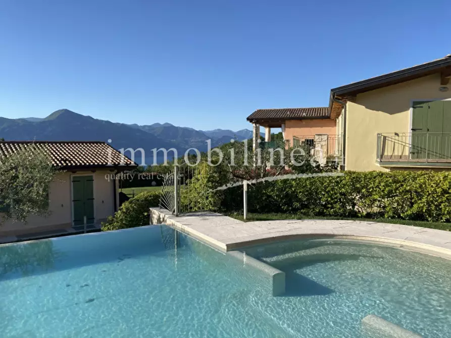 Immagine 2 di Appartamento in vendita  in Via per San Zeno a Torri Del Benaco
