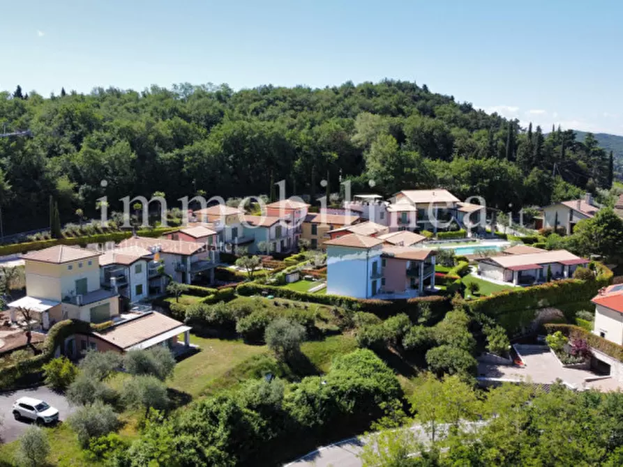 Immagine 9 di Appartamento in vendita  in Via per San Zeno a Torri Del Benaco
