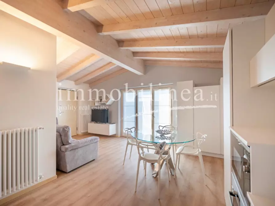 Immagine 10 di Appartamento in vendita  in Via per San Zeno a Torri Del Benaco