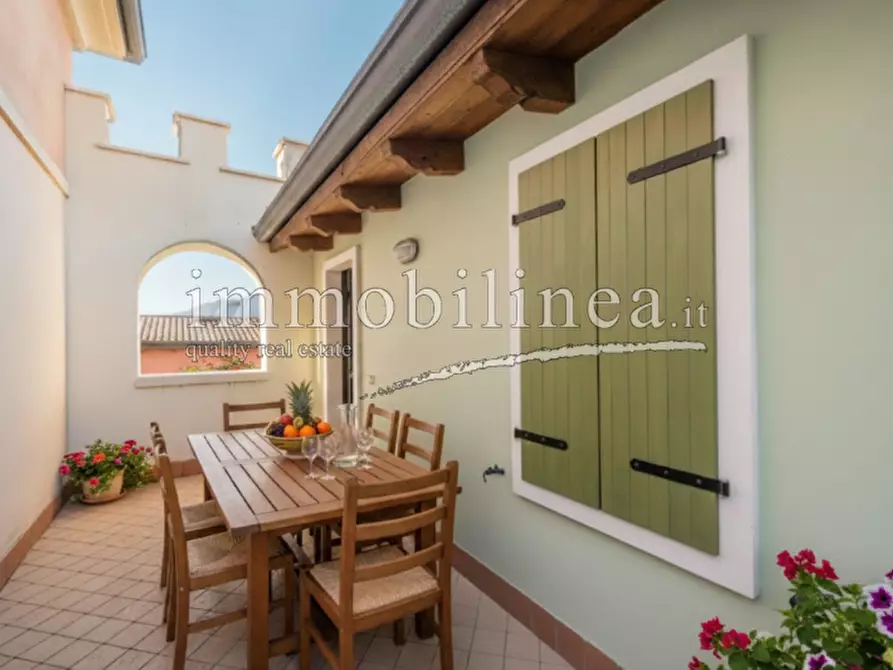 Immagine 11 di Appartamento in vendita  in Via per San Zeno a Torri Del Benaco