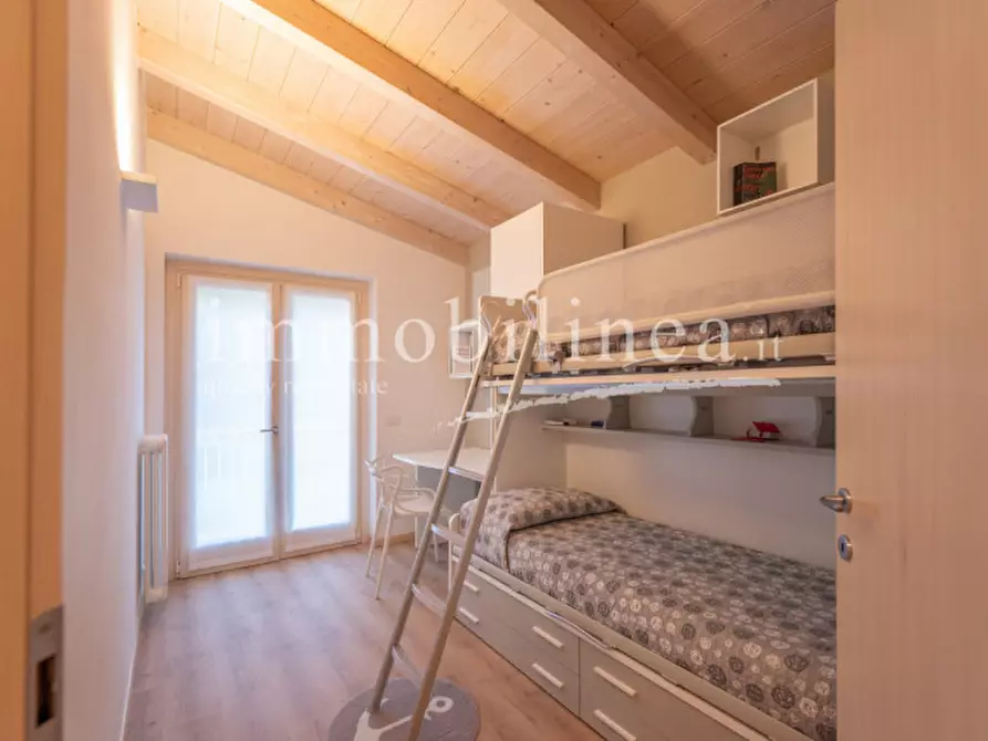 Immagine 15 di Appartamento in vendita  in Via per San Zeno a Torri Del Benaco