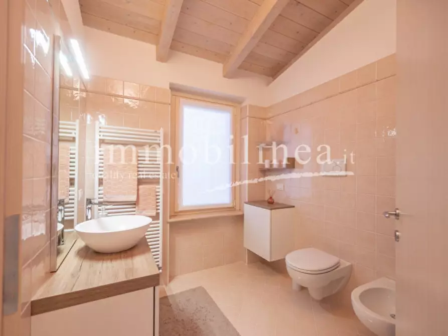 Immagine 17 di Appartamento in vendita  in Via per San Zeno a Torri Del Benaco