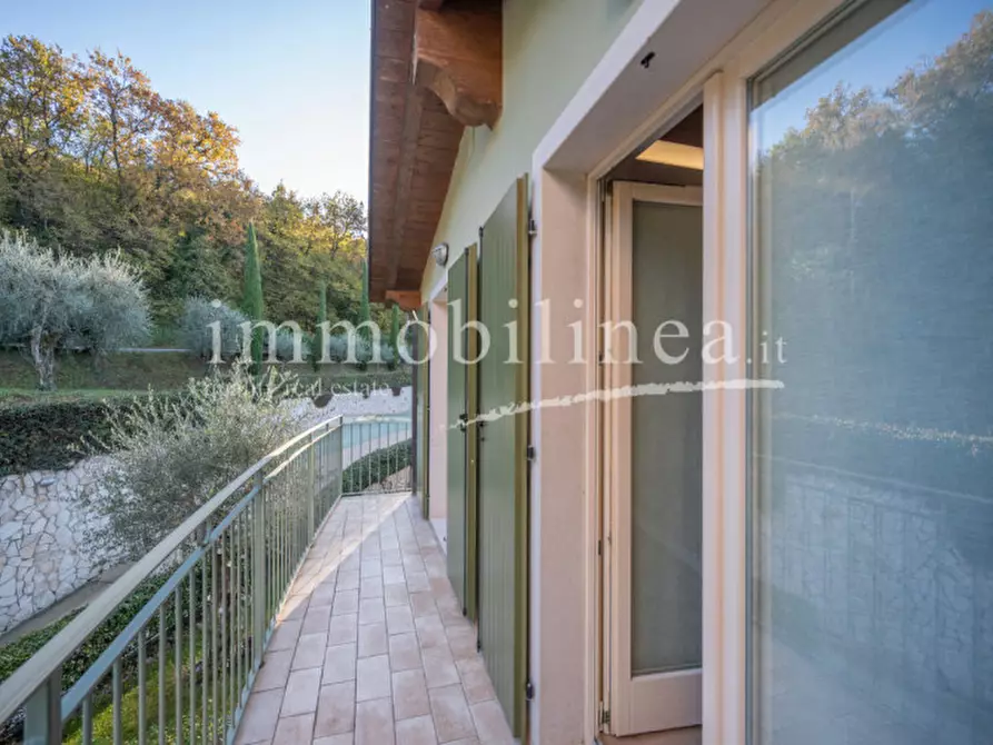 Immagine 19 di Appartamento in vendita  in Via per San Zeno a Torri Del Benaco