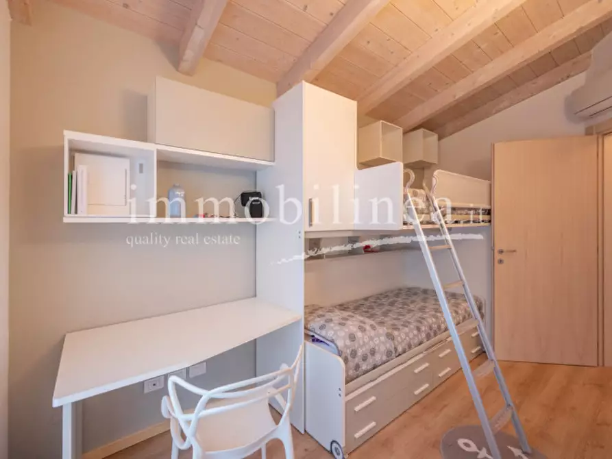 Immagine 25 di Appartamento in vendita  in Via per San Zeno a Torri Del Benaco