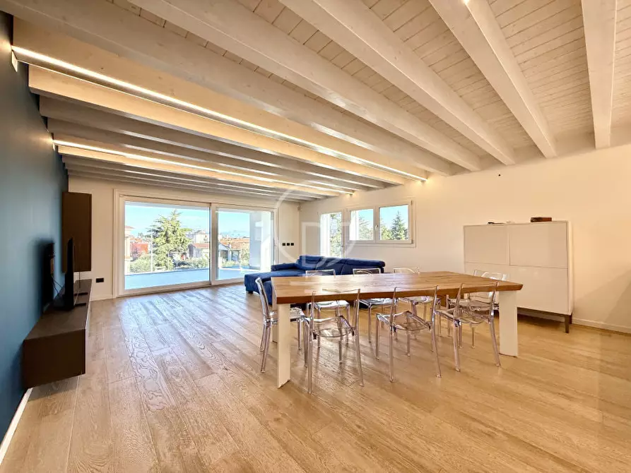 Immagine 1 di Attico in vendita  in Via Giotto a Desenzano Del Garda