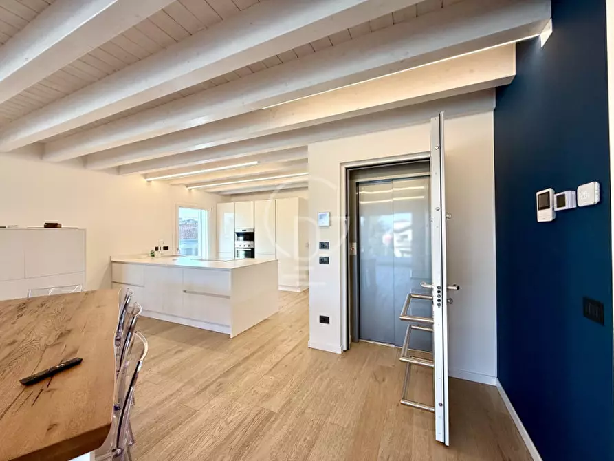 Immagine 11 di Attico in vendita  in Via Giotto a Desenzano Del Garda