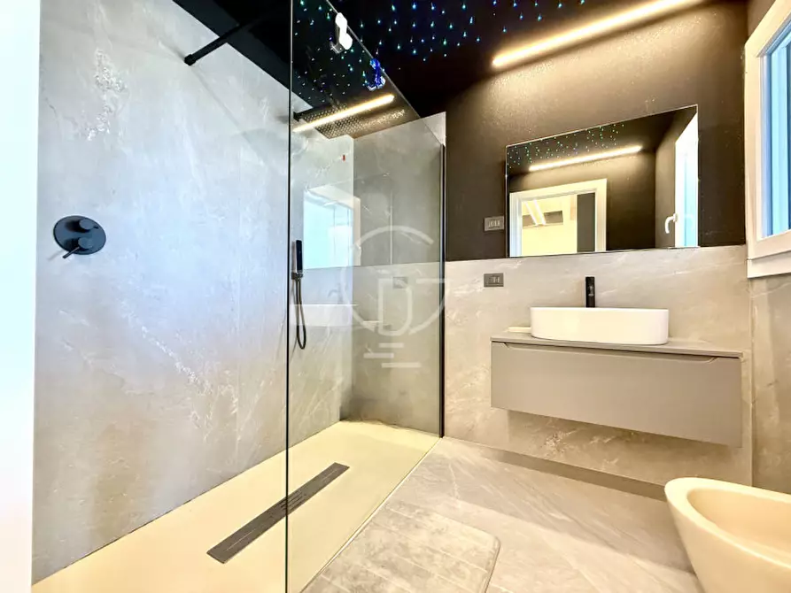 Immagine 19 di Attico in vendita  in Via Giotto a Desenzano Del Garda