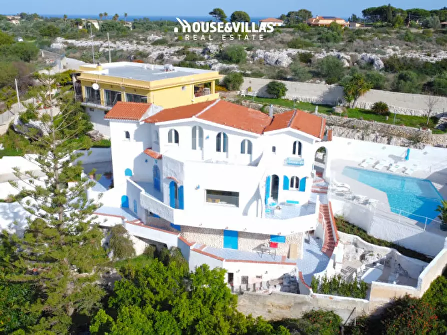 Immagine 2 di Villa in vendita  in corso gelone a Siracusa