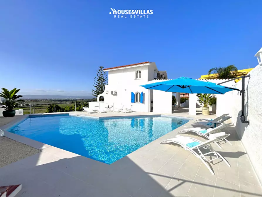 Immagine 8 di Villa in vendita  in corso gelone a Siracusa