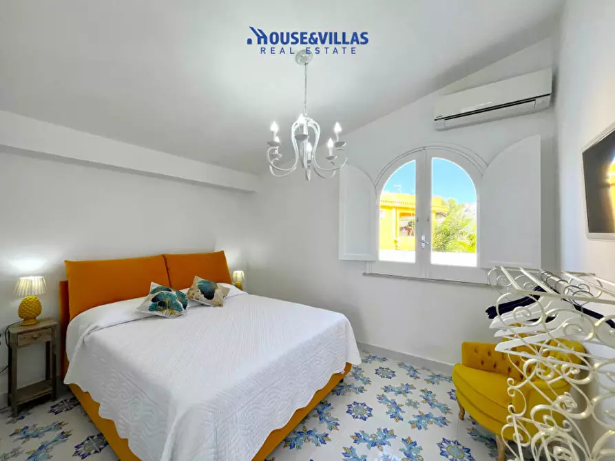 Immagine 33 di Villa in vendita  in corso gelone a Siracusa