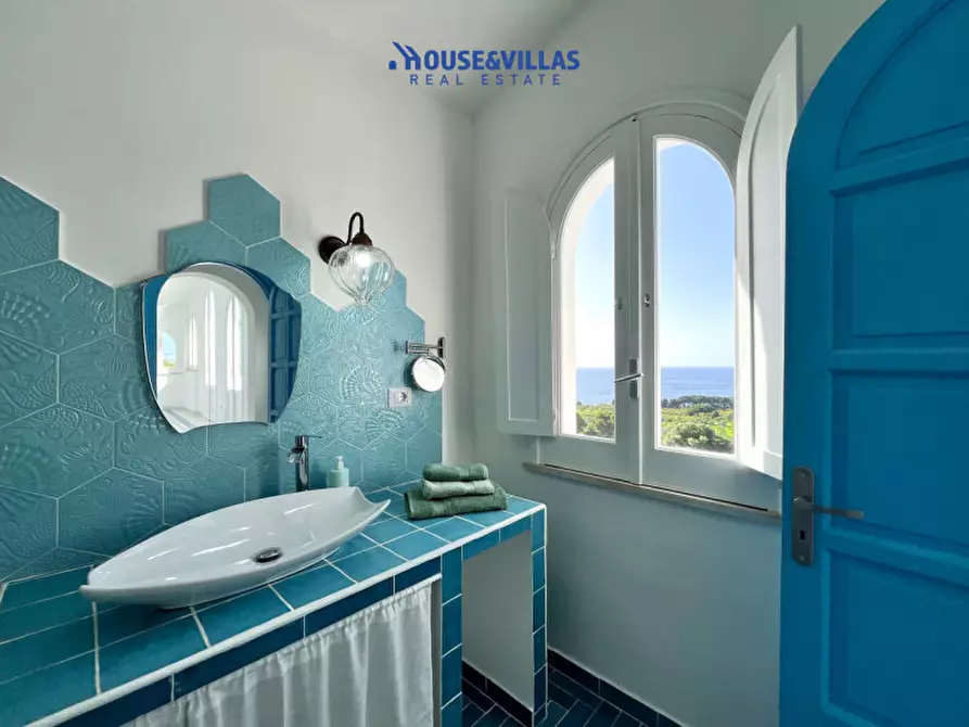 Immagine 37 di Villa in vendita  in corso gelone a Siracusa