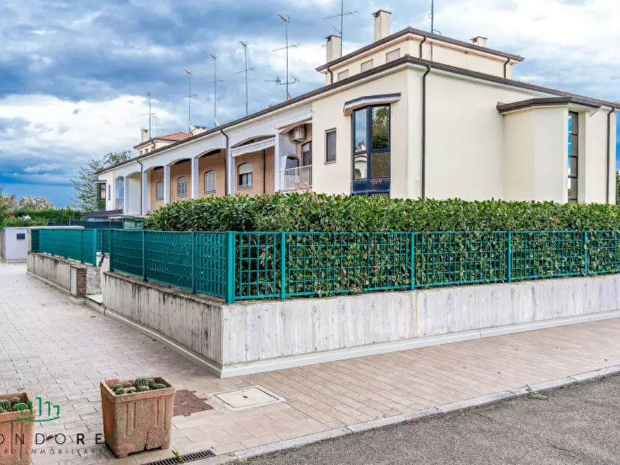 Immagine 1 di Villa in vendita  in via luigi donini a San Lazzaro Di Savena