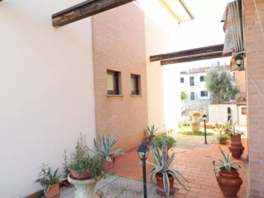 Immagine 28 di Casa bifamiliare in vendita  in via aretina a Montevarchi