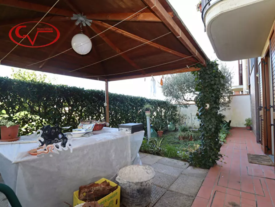 Immagine 35 di Casa bifamiliare in vendita  in via aretina a Montevarchi