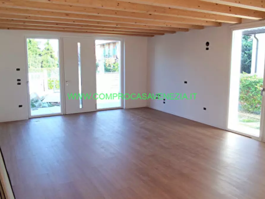 Immagine 1 di Villetta a schiera in vendita  in zelarino a Venezia