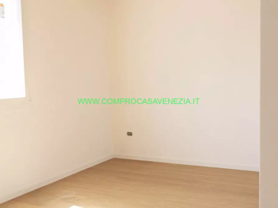 Immagine 10 di Villetta a schiera in vendita  in zelarino a Venezia