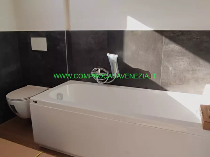 Immagine 12 di Villetta a schiera in vendita  in zelarino a Venezia