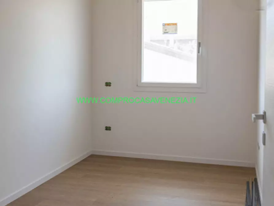 Immagine 16 di Villetta a schiera in vendita  in zelarino a Venezia