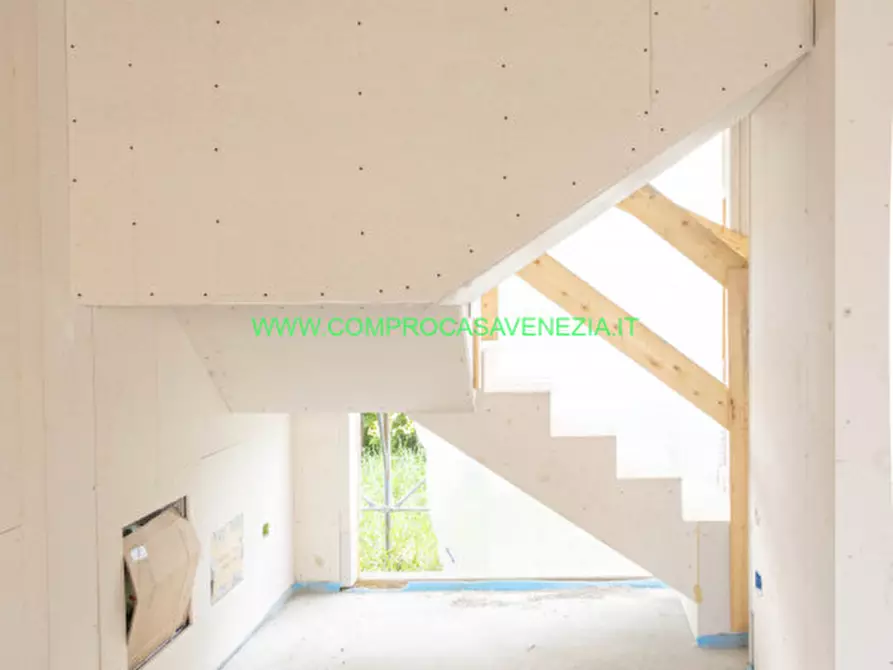 Immagine 34 di Villetta a schiera in vendita  in zelarino a Venezia