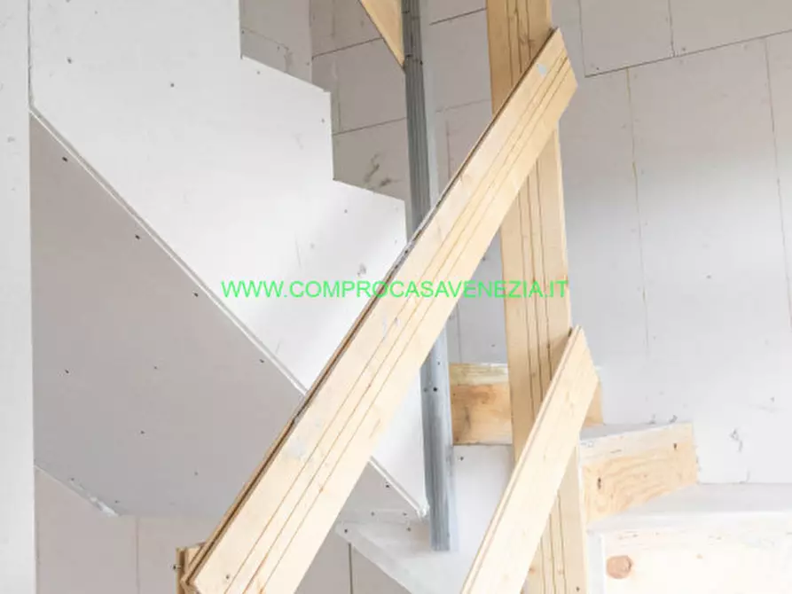Immagine 37 di Villetta a schiera in vendita  in zelarino a Venezia