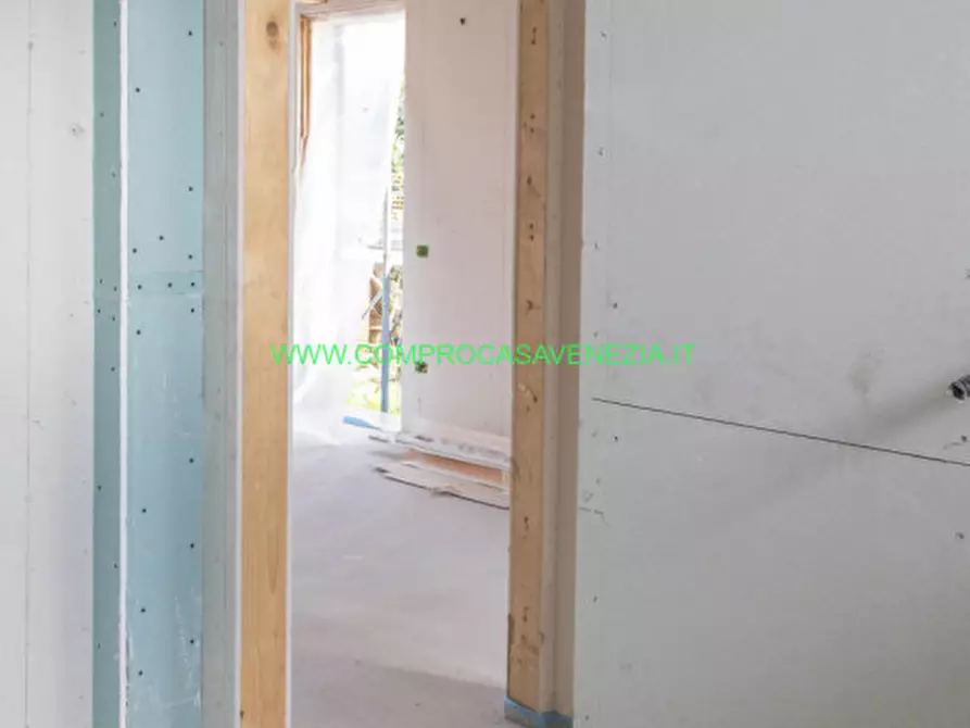 Immagine 42 di Villetta a schiera in vendita  in zelarino a Venezia