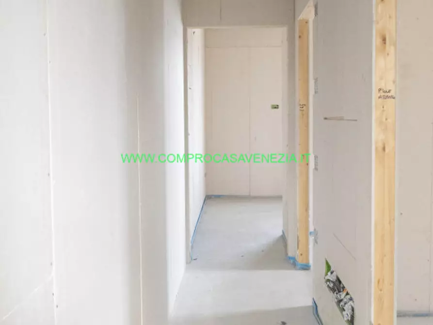 Immagine 54 di Villetta a schiera in vendita  in zelarino a Venezia