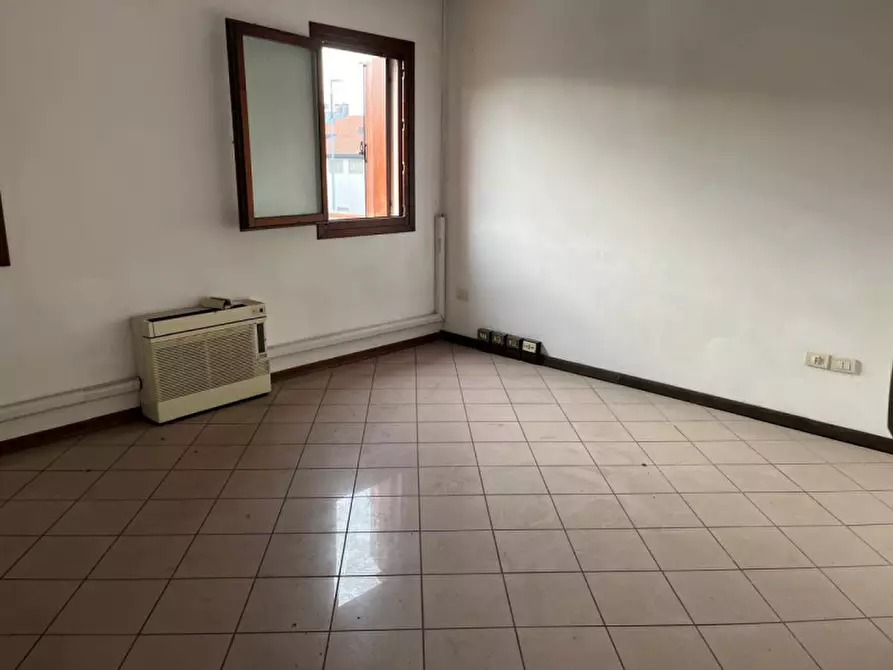 Immagine 1 di Palazzo in vendita  a Padova