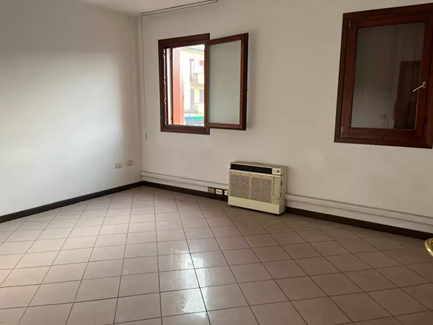 Immagine 4 di Palazzo in vendita  a Padova