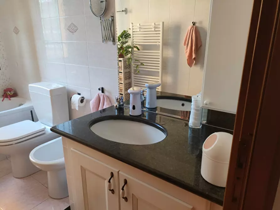 Immagine 5 di Appartamento in vendita  in Via Nizza a Savona