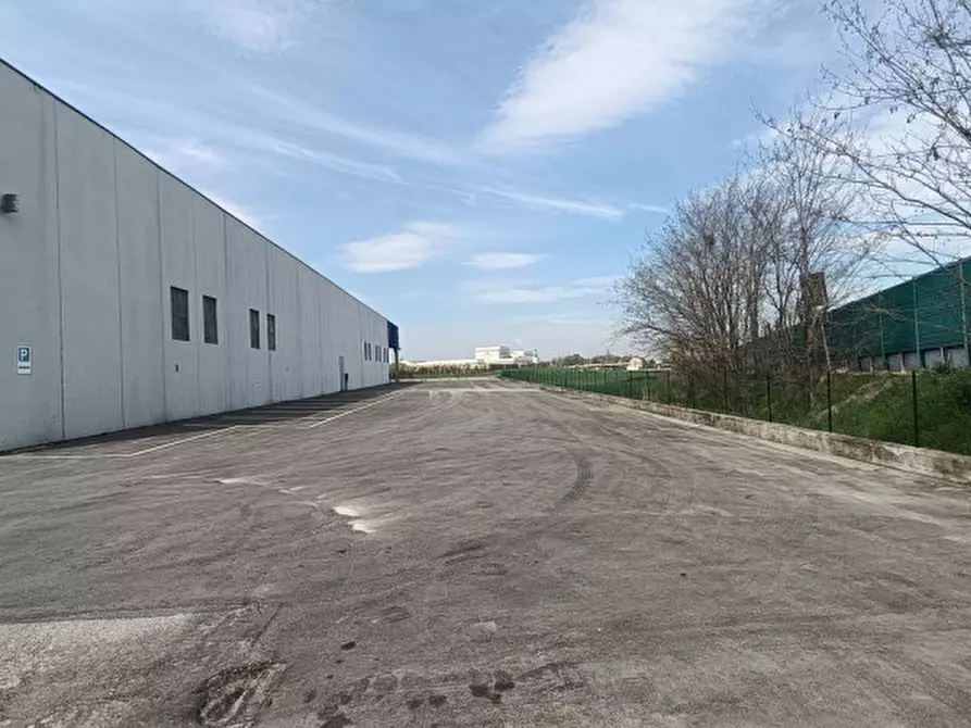 Immagine 1 di Capannone industriale in affitto  a Casalgrande