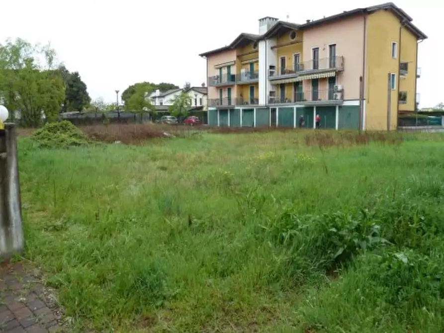 Immagine 1 di Terreno in vendita  in Via Val Camonica a Campolongo Maggiore