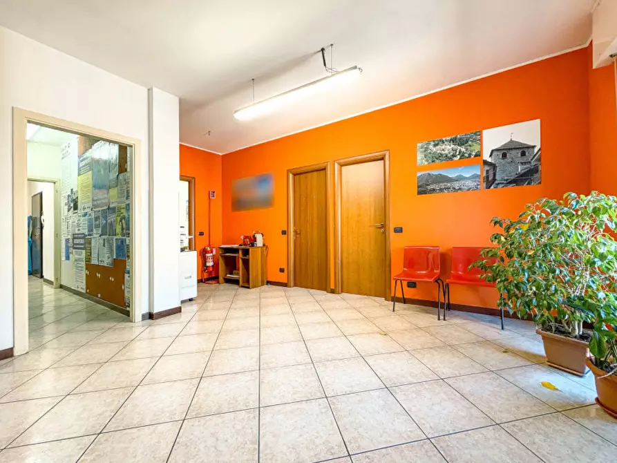 Immagine 3 di Palazzo in vendita  in Via Quarantadue Martiri a Verbania