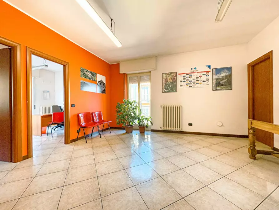 Immagine 4 di Palazzo in vendita  in Via Quarantadue Martiri a Verbania